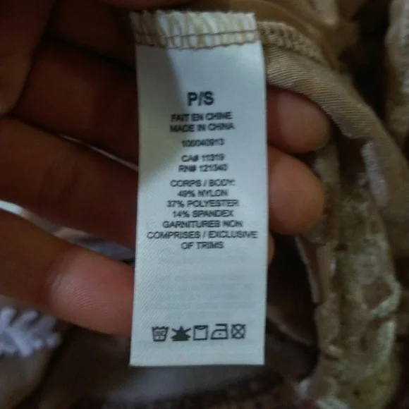 Size Small Dynamite long sleeve v-neck bodysuit - Picture 7 of 16